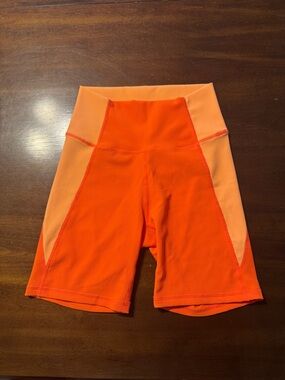 Wilo Women’s High-Rise Orange Biker Shorts Size Small Athletic